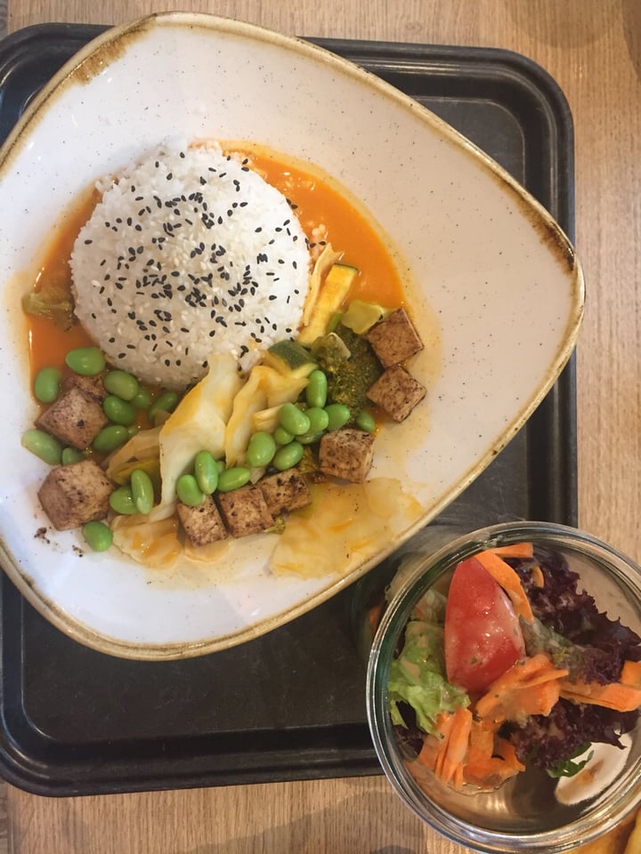 review photo of dean&david Millennium City Vegan Red Thai Tofu Curry shared by @pedraawesome on 27 Apr 2019 - review