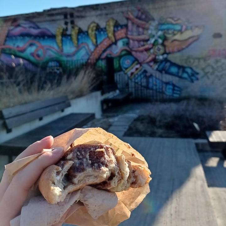 review photo of Veg B12 Cafe Cinnamon roll shared by @latotta on 03 Apr 2022 - review