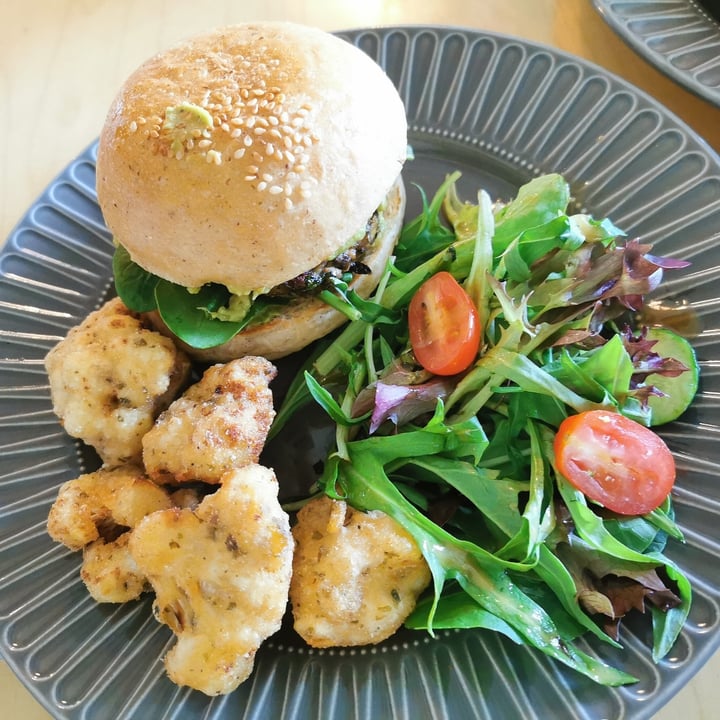 photo of Real Food Curried Black Bean Burger shared by @ahmei on  08 Oct 2022 - review