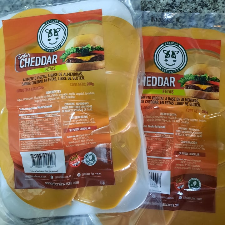 photo of Felices Las Vacas Queso Cheddar en Fetas shared by @vegaly on  25 Jul 2021 - review