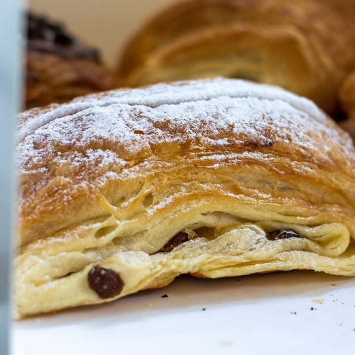 photo of Bakkerij Filip Croissants & Co (koffiekoeken) shared by @vegandfred on  26 Nov 2020 - review