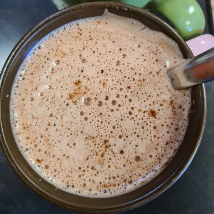 photo of Woolworths Food Vegan Instant Hot Chocolate Can shared by @veronicagroen on  02 Jul 2022 - review