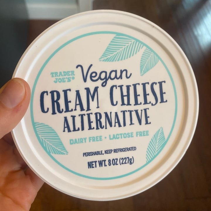 photo of Trader Joe's Vegan Cream Cheese Alternative shared by @veganabbysway on  24 Jun 2022 - review