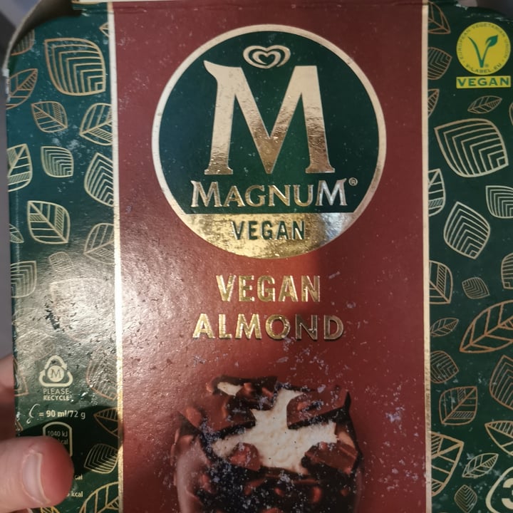photo of Langnese Magnum Vegan Classic shared by @stespo91 on  23 Mar 2022 - review