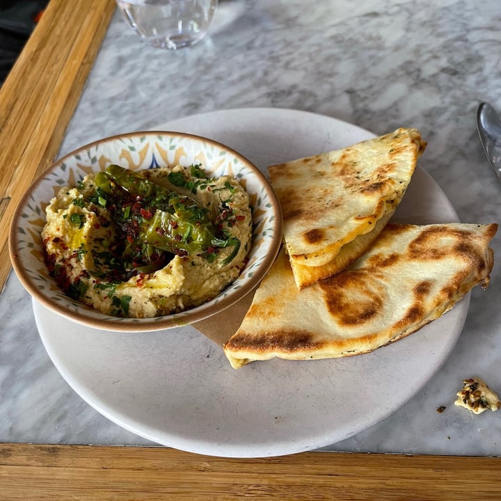 photo of Barcha Humus plate shared by @efronbs on  30 Aug 2021 - review