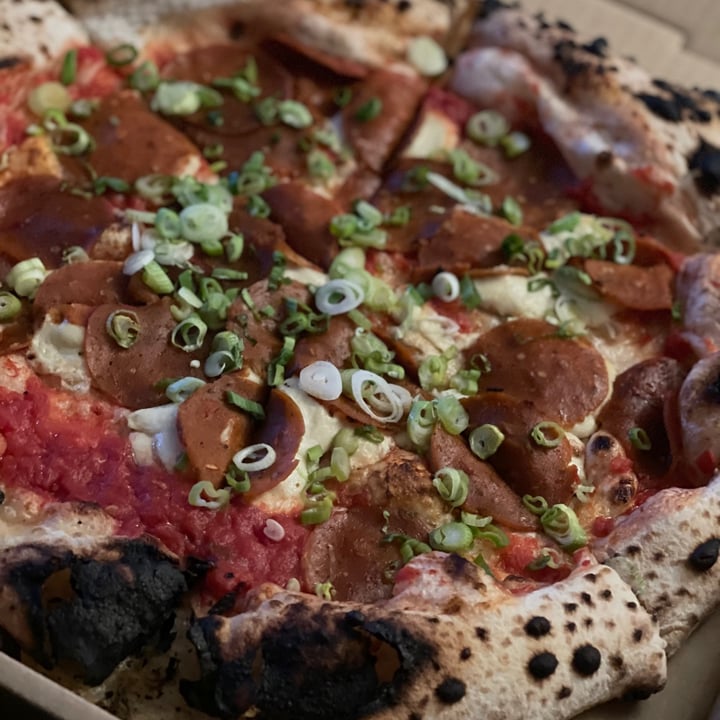 review photo of Pura Vita Americana Pizza shared by @vegansfrommars on 05 May 2021 - review
