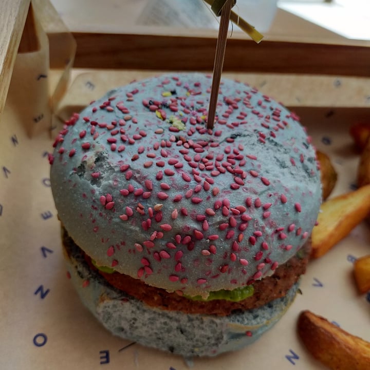 photo of Flower Burger I puffi shared by @anto-miky18 on  28 Apr 2022 - review