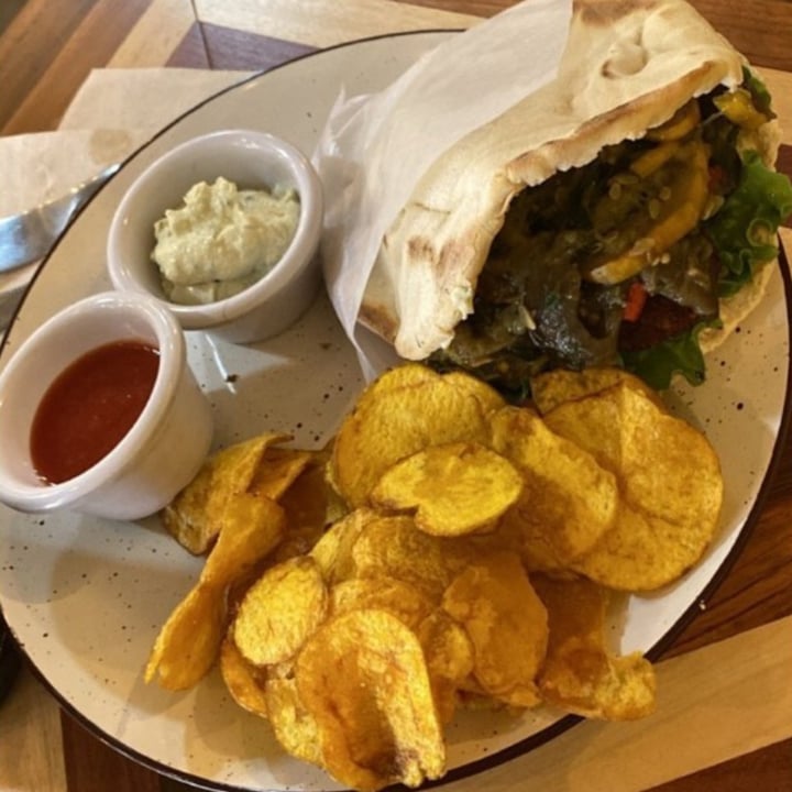 photo of Herbívoro restaurante vegano Wrap de falafel shared by @mrpmilo on  14 Feb 2022 - review