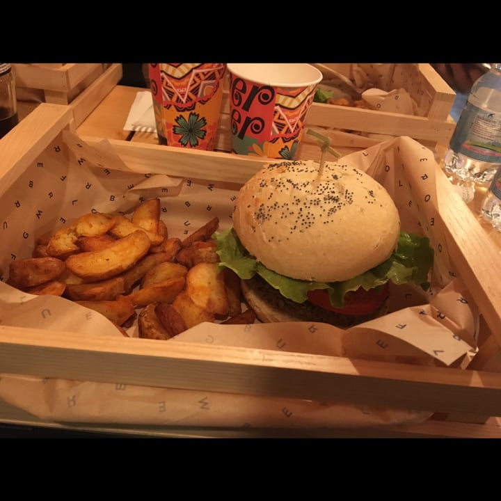 photo of Flower Burger Classic Cecio shared by @susimix on  14 Apr 2022 - review