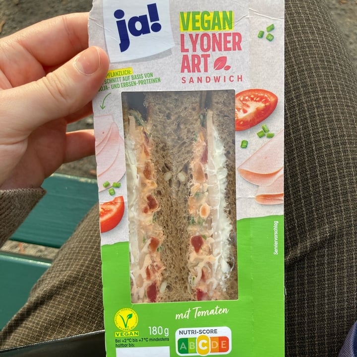 photo of Ja! Vegan Lyoner art sandwich shared by @lukacer on  27 Oct 2022 - review