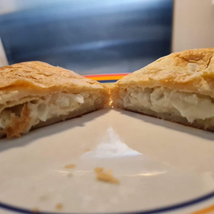 photo of Plant Menu Sheese and onion pasty shared by @vixpurple on  19 Feb 2021 - review