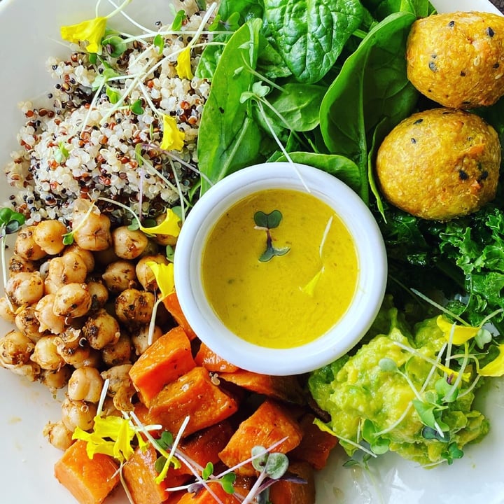 review photo of Ozmosis Cafe Kitchen Macro Bowl shared by @nourishingwithplants on 08 Oct 2021 - review