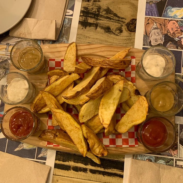 photo of Barallocas Patatas con tres salsas veganas shared by @titoleas on  11 May 2021 - review