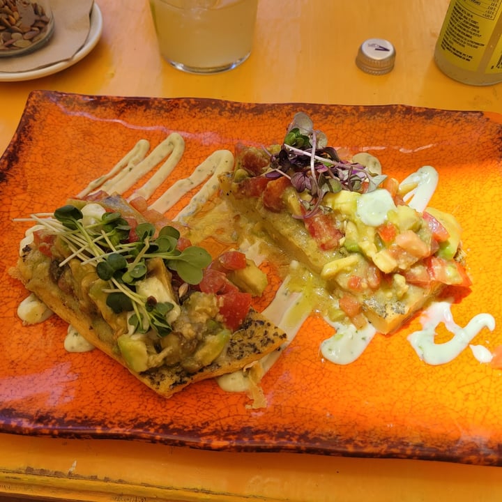 photo of Restaurante Organico Malaga - Taperia Organica Astrid Faina Con Aguacate, Tomate Y Alioli shared by @lucasmarion on  21 Jul 2022 - review