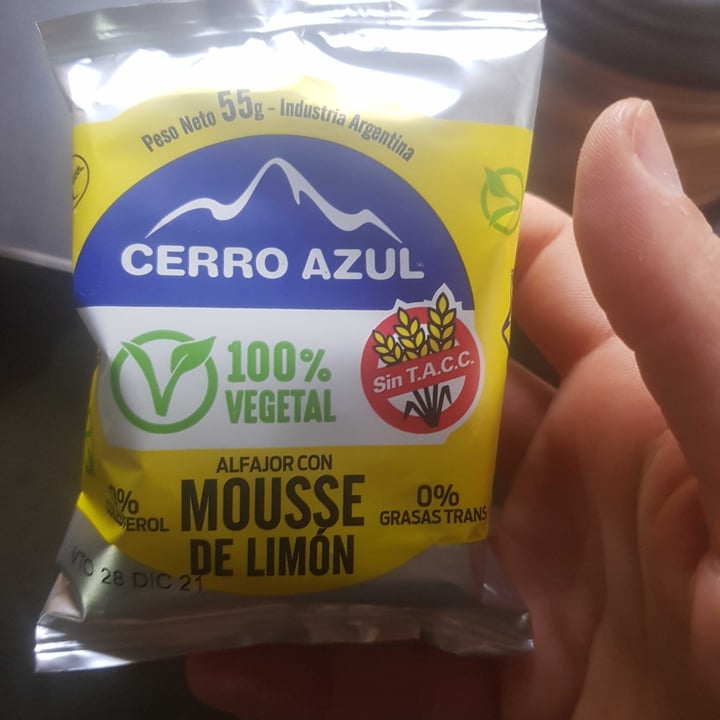 photo of Cerro Azul Alfajor con Mousse de Limón shared by @liladsf13 on  25 Aug 2021 - review
