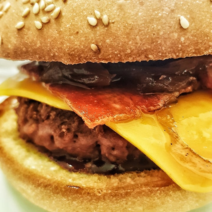 review photo of El Jardí Hamburguesa Complerta shared by @fada on 21 Apr 2021 - review