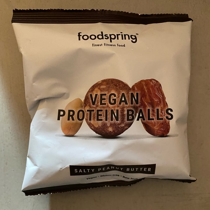 photo of Foodspring protein balls salty peanut shared by @pippoarde97 on  12 Aug 2022 - review