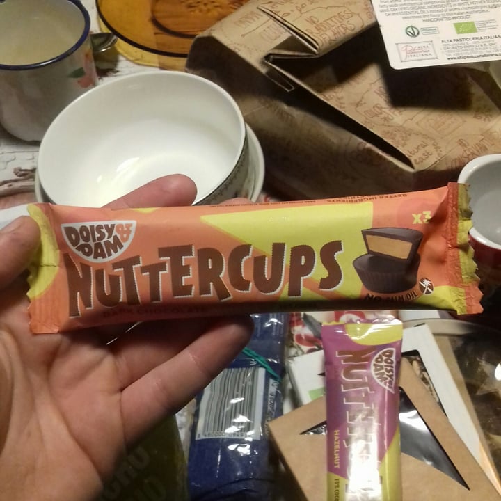 photo of Doisy & Dam Nuttercups Dark Chocolate Hazelnut shared by @esquizofredy on  08 Jan 2021 - review