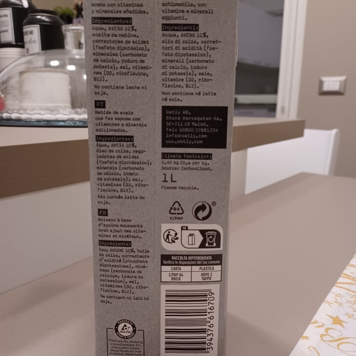 review photo of Oatly Avena Avoine Barista Edition shared by @daniteo on 07 Dec 2022 - review