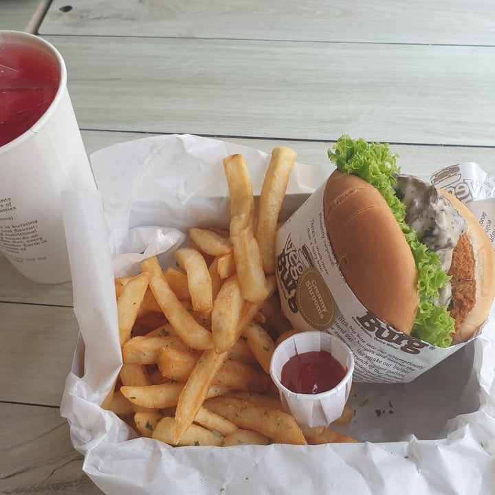 photo of VeganBurg Singapore Creamy Shrooms Burger Meal shared by @joycekhoh on  01 May 2021 - review