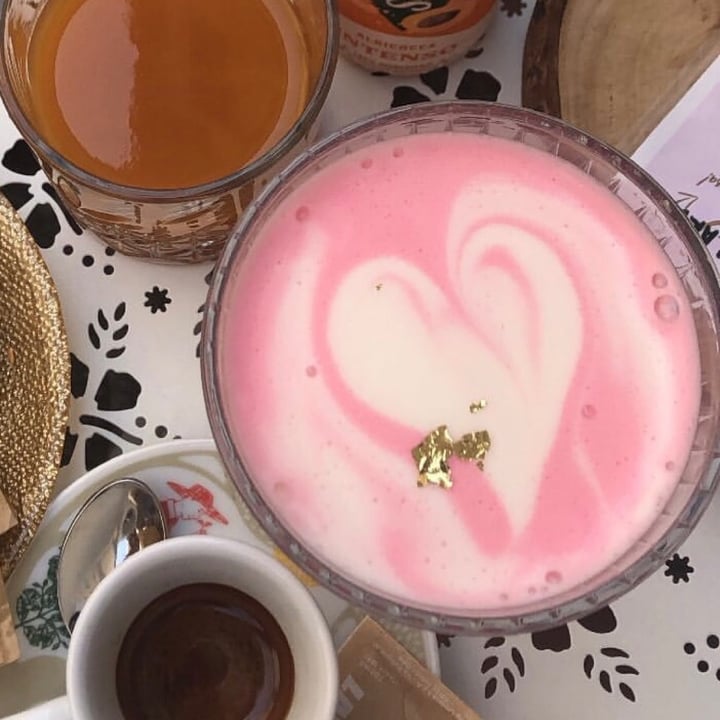 photo of Sweet bakery cappuccino rosa di soia shared by @dariadanilowska on  15 Jun 2022 - review
