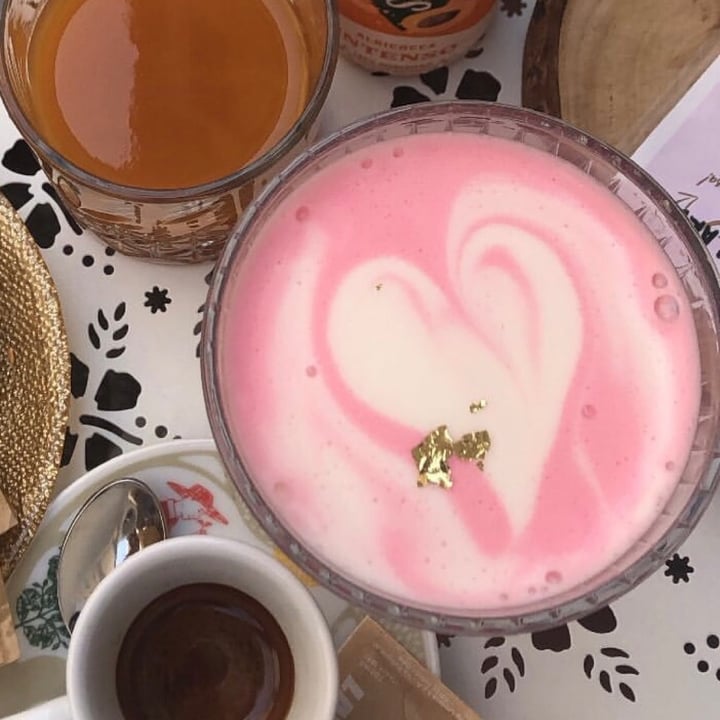 review photo of Sweet bakery cappuccino rosa di soia shared by @dariadanilowska on 15 Jun 2022 - review