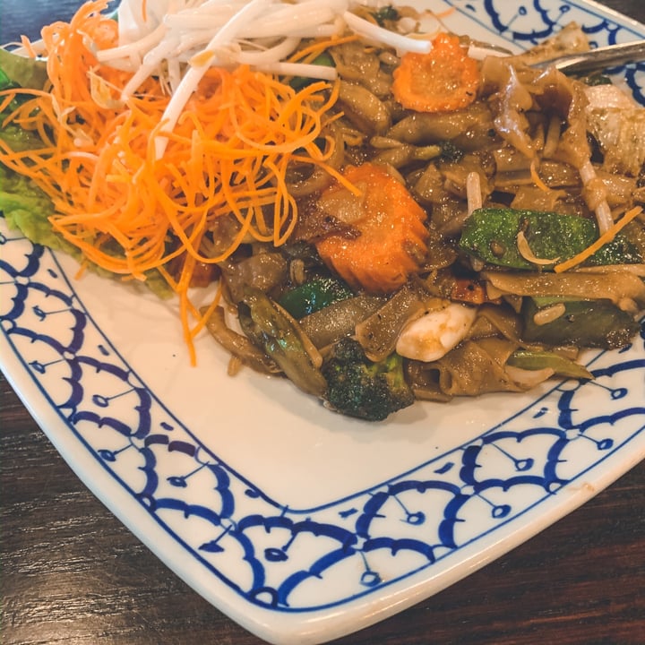photo of No Thai Vegan Drunken Noodles shared by @jessiejonas on  08 Dec 2020 - review