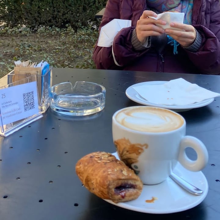 review photo of Caffetteria Villa Necchi Campiglio Cappuccio di soia e Brioche Vegana shared by @kamymura on 22 Apr 2022 - review