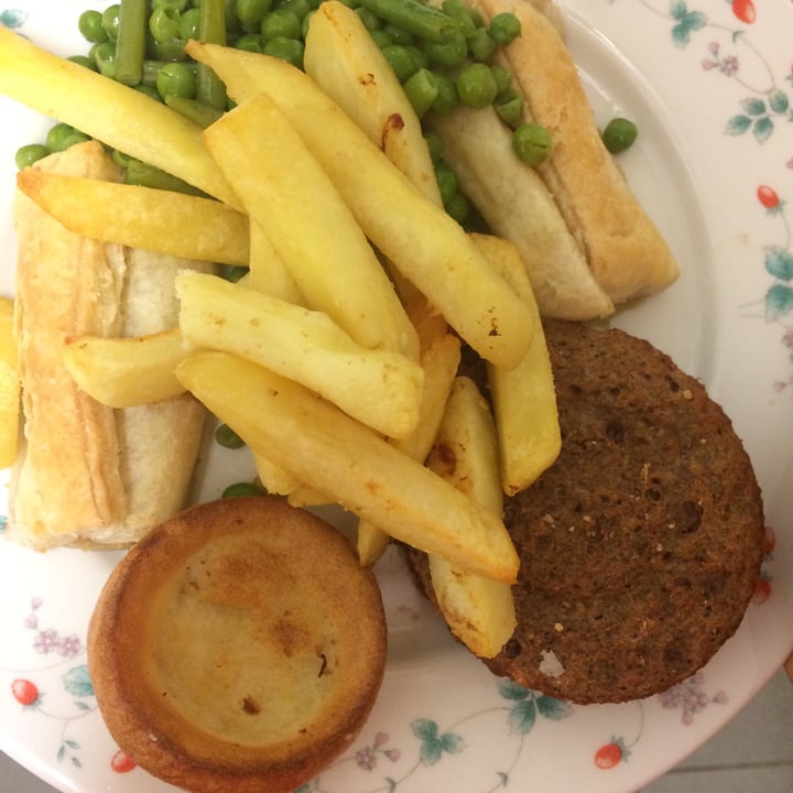 photo of Meatless Farm Meat Free Burgers shared by @luke37 on  28 Dec 2020 - review