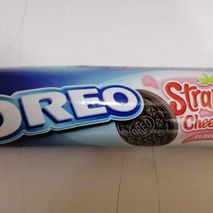 photo of  Mondelēz International Oreo strawberry cheesecake shared by @veganflor on  08 Nov 2020 - review