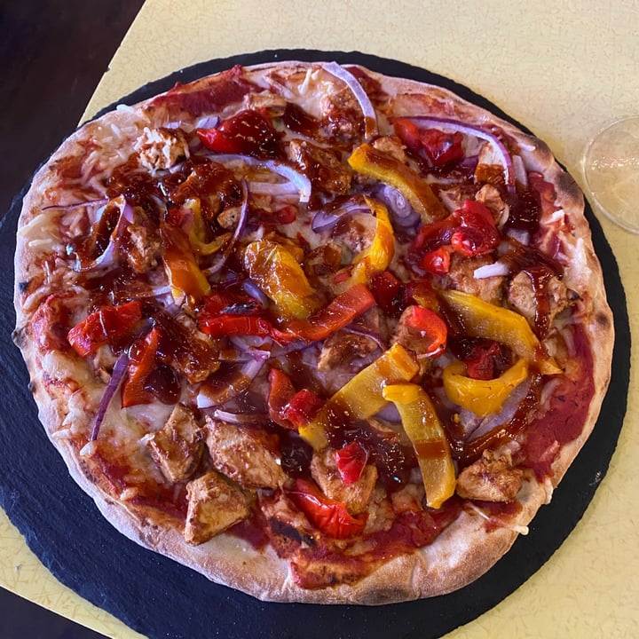 photo of The Sound Lounge BBQ ‘chicken’ pizza shared by @happyhippie269 on  19 Mar 2022 - review