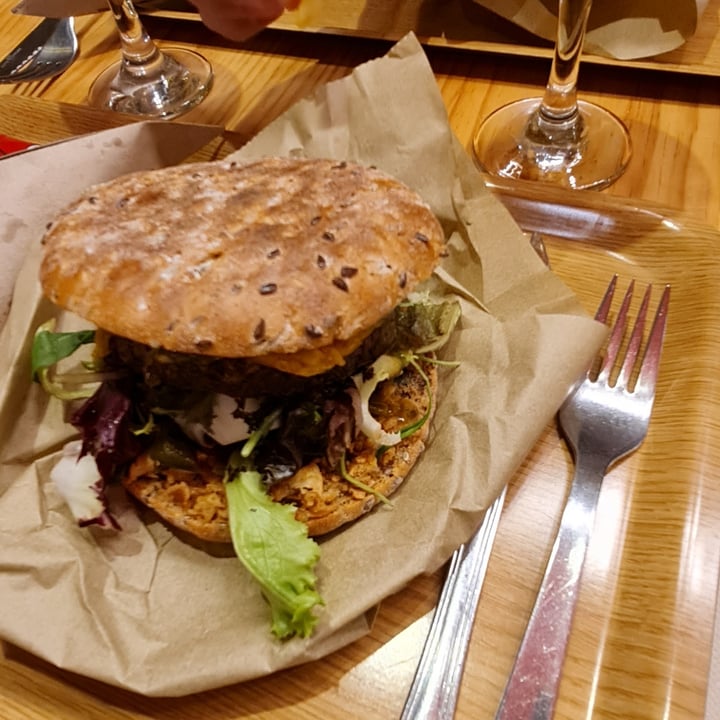 photo of Super Vegan Heura burger shared by @tonon on  26 Nov 2021 - review
