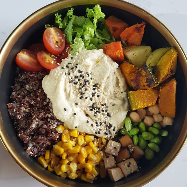 Foto do prato “Garlic Hummus Buddha Bowl”