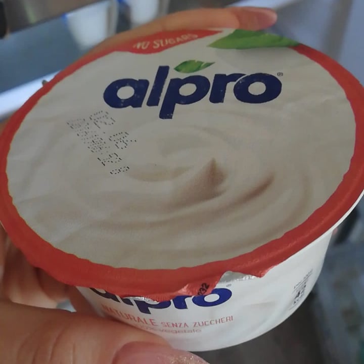 photo of Alpro Yogurt vegetale senza zucchero shared by @dettabene on  24 Apr 2022 - review