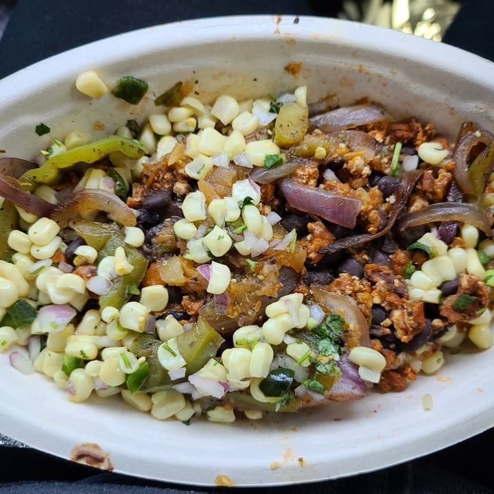 review photo of Chipotle Mexican Grill Burrito bowl shared by @hwagstaff on 29 May 2022 - review