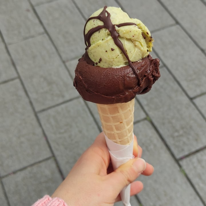 photo of FataMorgana Gelato Cioccolato E Caffè E Pistacchio shared by @lavilav on  24 Apr 2022 - review