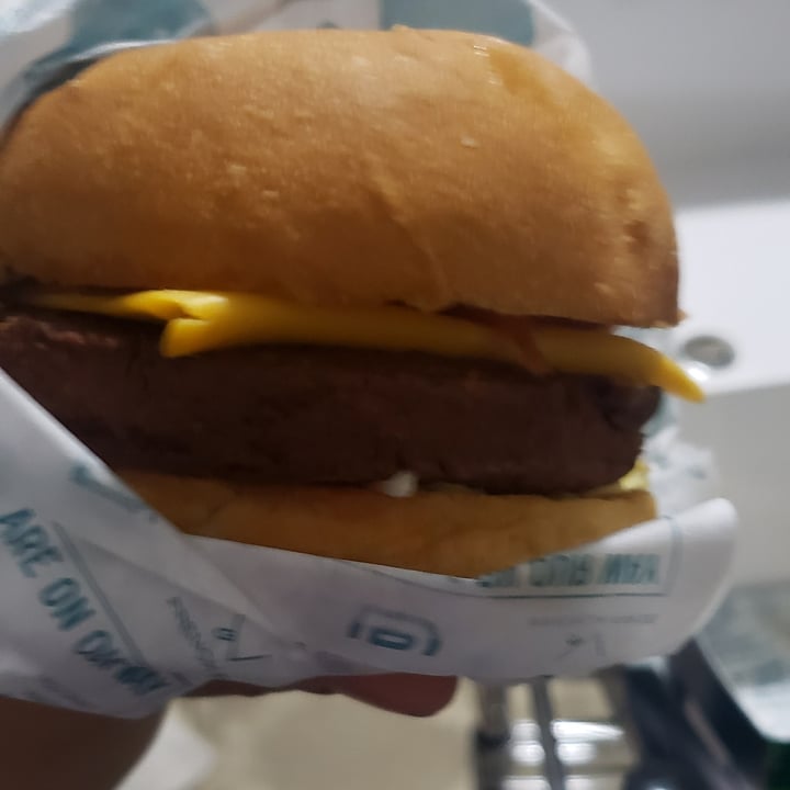 photo of On Bun Plant Based Burgers Combo On Bun Burger shared by @katiardz on  05 Feb 2021 - review