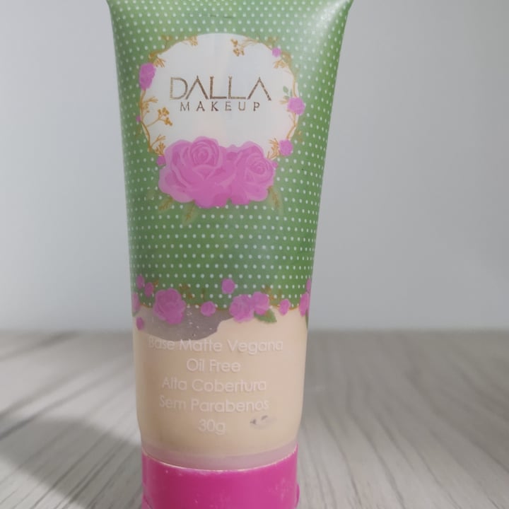 photo of Dalla Makeup Base Liquida shared by @thaispotulski on  03 May 2022 - review