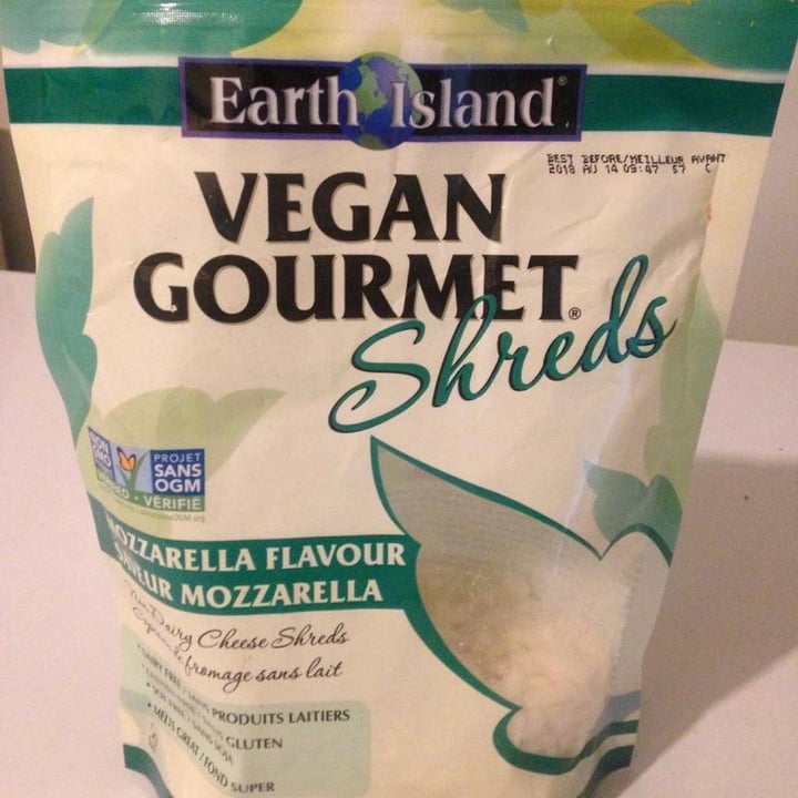 photo of Earth Island Dairy-Free Mozzarella Shreds shared by @mandaroni34 on  09 Jun 2021 - review