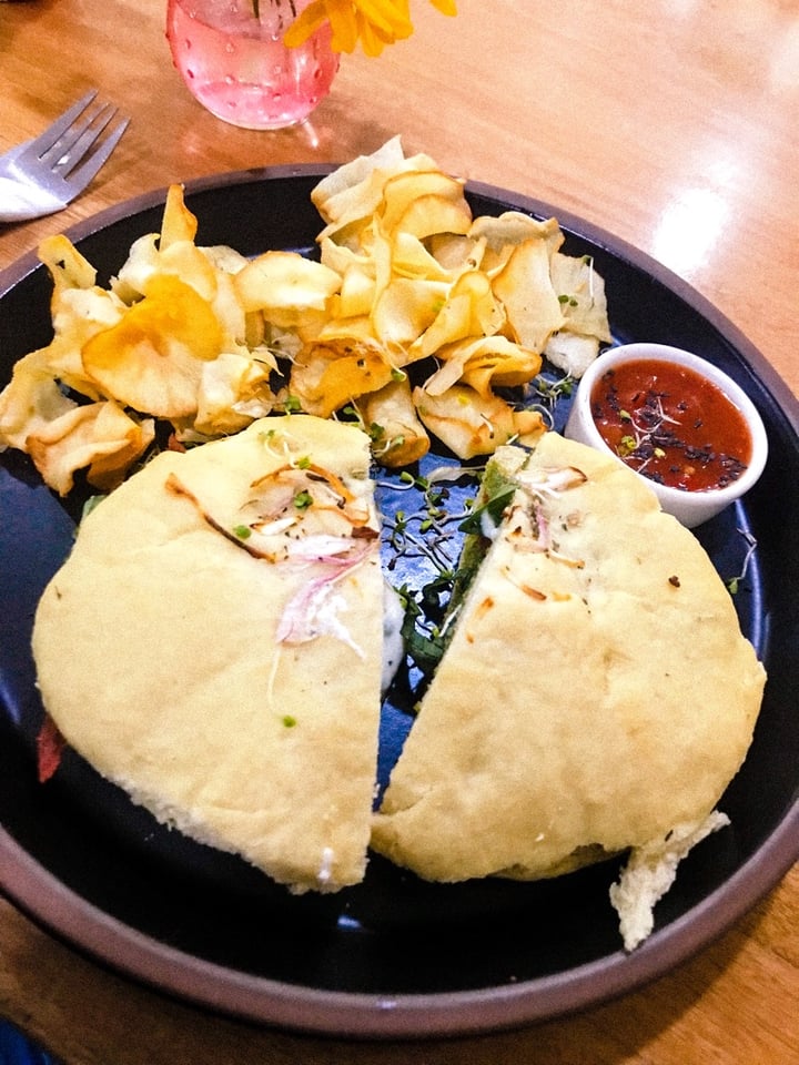 photo of CamelliasTea Sándwich Caprese vegano shared by @gabrielaarias on  21 Nov 2019 - review