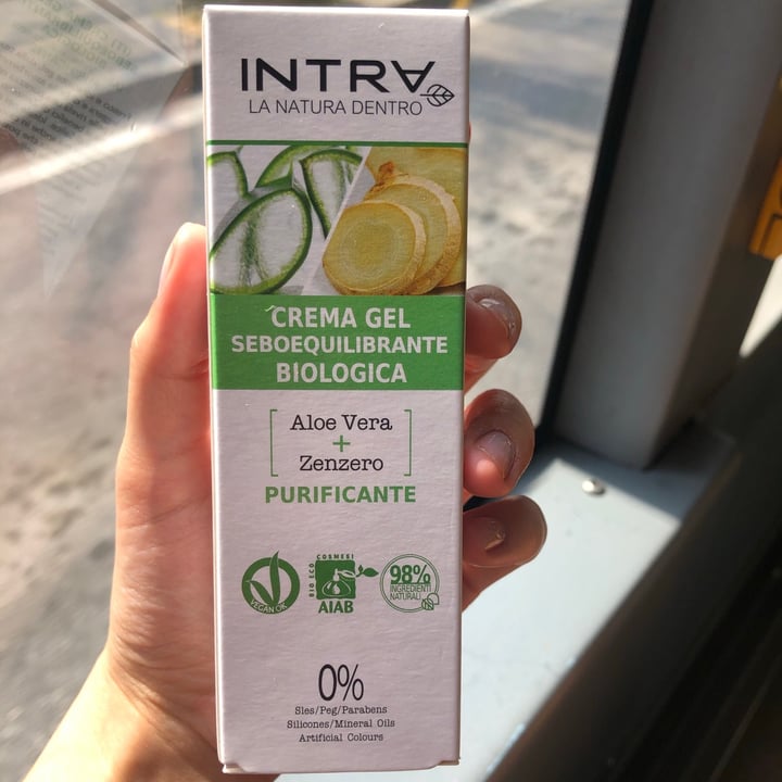 photo of Intra Natural Crema Gel Seboriequilibrante Bio shared by @giuliettaveg on  14 Apr 2021 - review