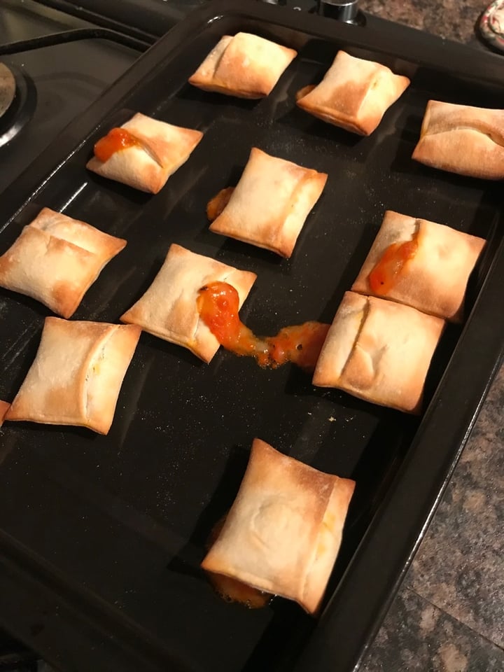 photo of Amy’s Amy's Vegan Cheeze Pizza Snacks shared by @curvycarbivore on  01 Mar 2020 - review