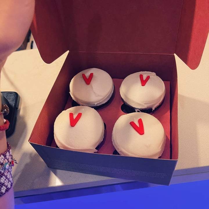 photo of Sprinkles Red Velvet Cupcake shared by @vivicmrnp on  13 Jul 2021 - review