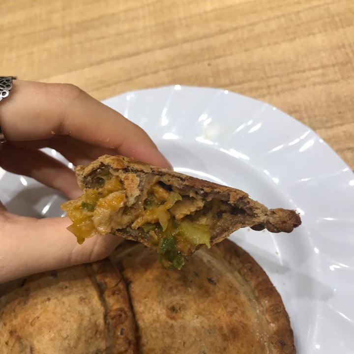 review photo of Costumbres Argentinas Empanadas veganas shared by @hebezb on 11 Apr 2022 - review