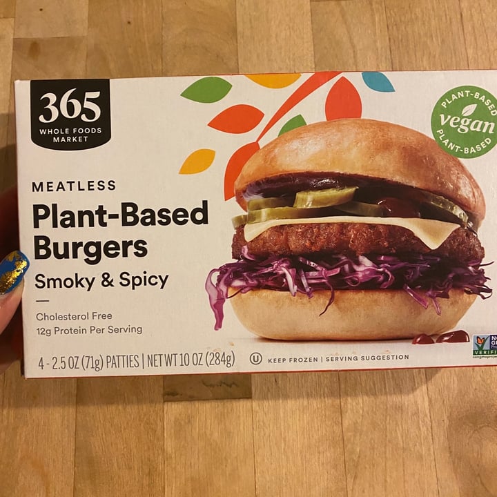 photo of 365 Whole Foods Market Pant Based Burgers - Smokey And Spicy shared by @lindashafer on  24 Jan 2021 - review