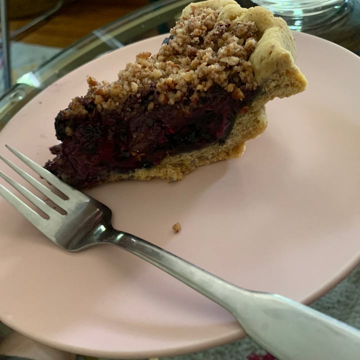photo of the good good | Vegan Kitchen + Bakeshop Gluten-free blueberry crumble pie shared by @itstgates on  05 Jun 2021 - review