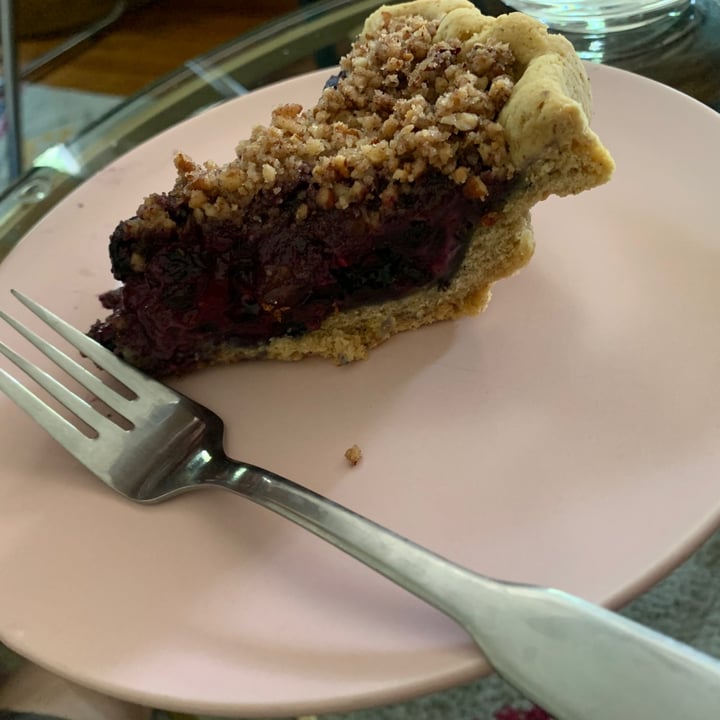 review photo of the good good | Vegan Kitchen + Bakeshop Gluten-free blueberry crumble pie shared by @itstgates on 05 Jun 2021 - review