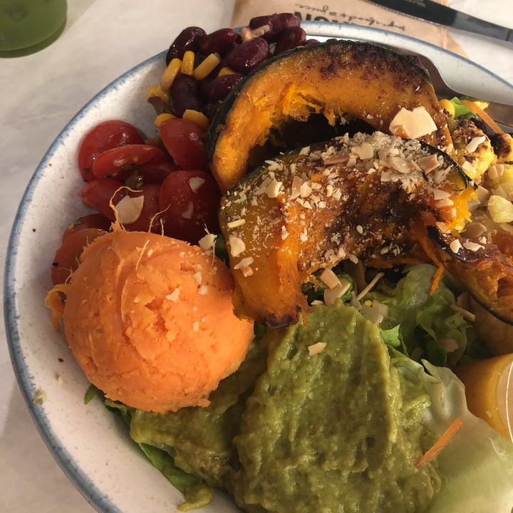 photo of Haakon Superfoods and Juice Custom DIY Salad shared by @roxtarlette on  21 Sep 2019 - review