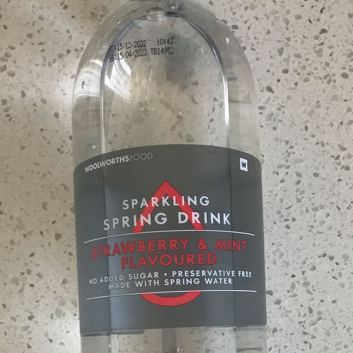 photo of Woolworths Food Strawberry and Mint Flavoured Sparkling Water shared by @noahtheveg on  24 Jan 2023 - review