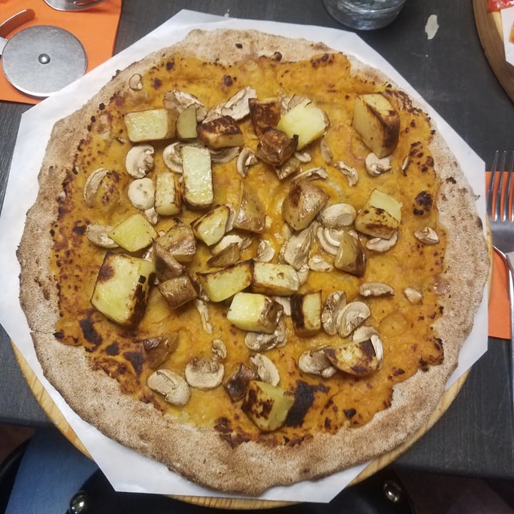 photo of Pizza Ad Hoc Pizza Personalizzata shared by @vicanarc on  12 Jun 2022 - review